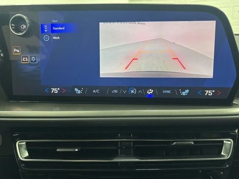 Used 2026 Chevrolet Traverse LT image 17