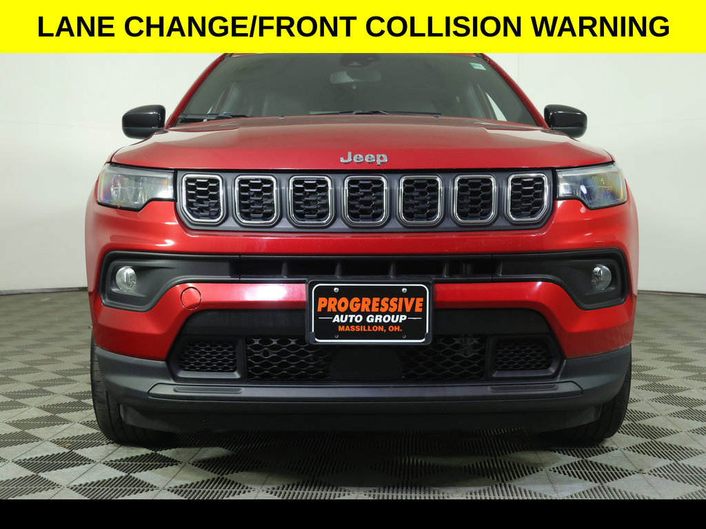 Used 2025 Jeep Compass Latitude AWD/4WD image 9