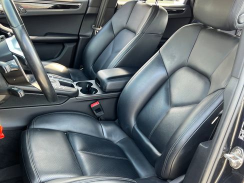 Certified 2020 Porsche Macan image 5