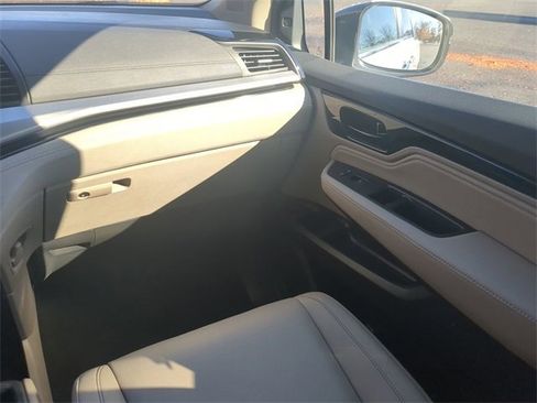 Used 2023 Honda Odyssey Touring image 16