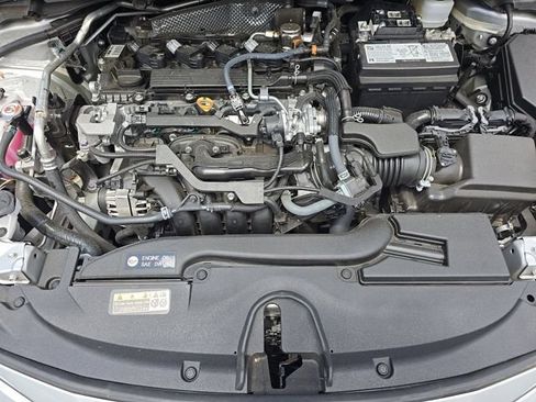 Used 2025 Toyota Corolla LE FWD image 2