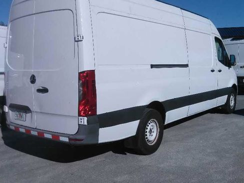 Used 2020 Mercedes-Benz Sprinter 2500 image 3