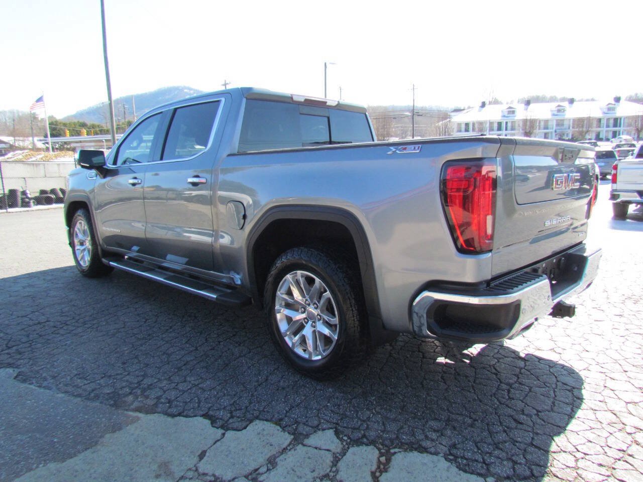 Used 2019 GMC Sierra 1500 SLT w/ SLT Premium Plus Package AWD/4WD image 5