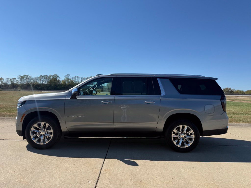 Used 2026 Chevrolet Suburban Premier AWD/4WD image 10