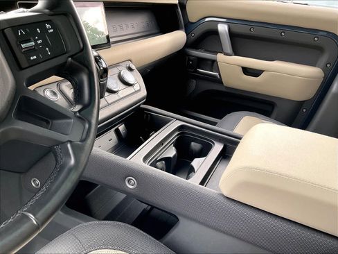 Used 2022 Land Rover Defender 110 X-Dynamic SE image 19