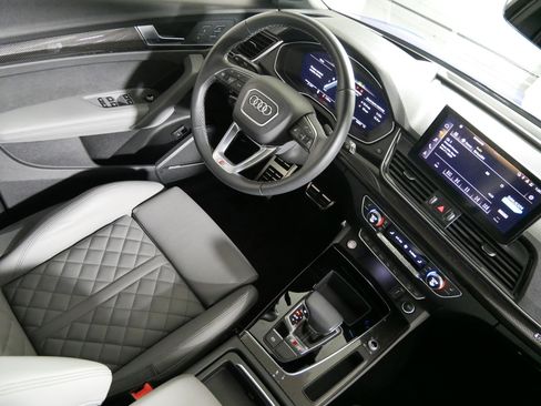 Used 2022 Audi SQ5 Prestige w/ Prestige Package image 9