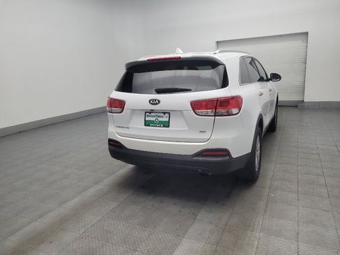 Used 2018 Kia Sorento LX image 9