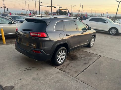 Used 2015 Jeep Cherokee Latitude FWD image 5