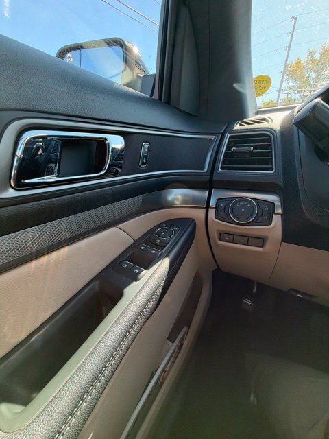 Used 2018 Ford Explorer XLT w/ Equipment Group 202A AWD/4WD image 21