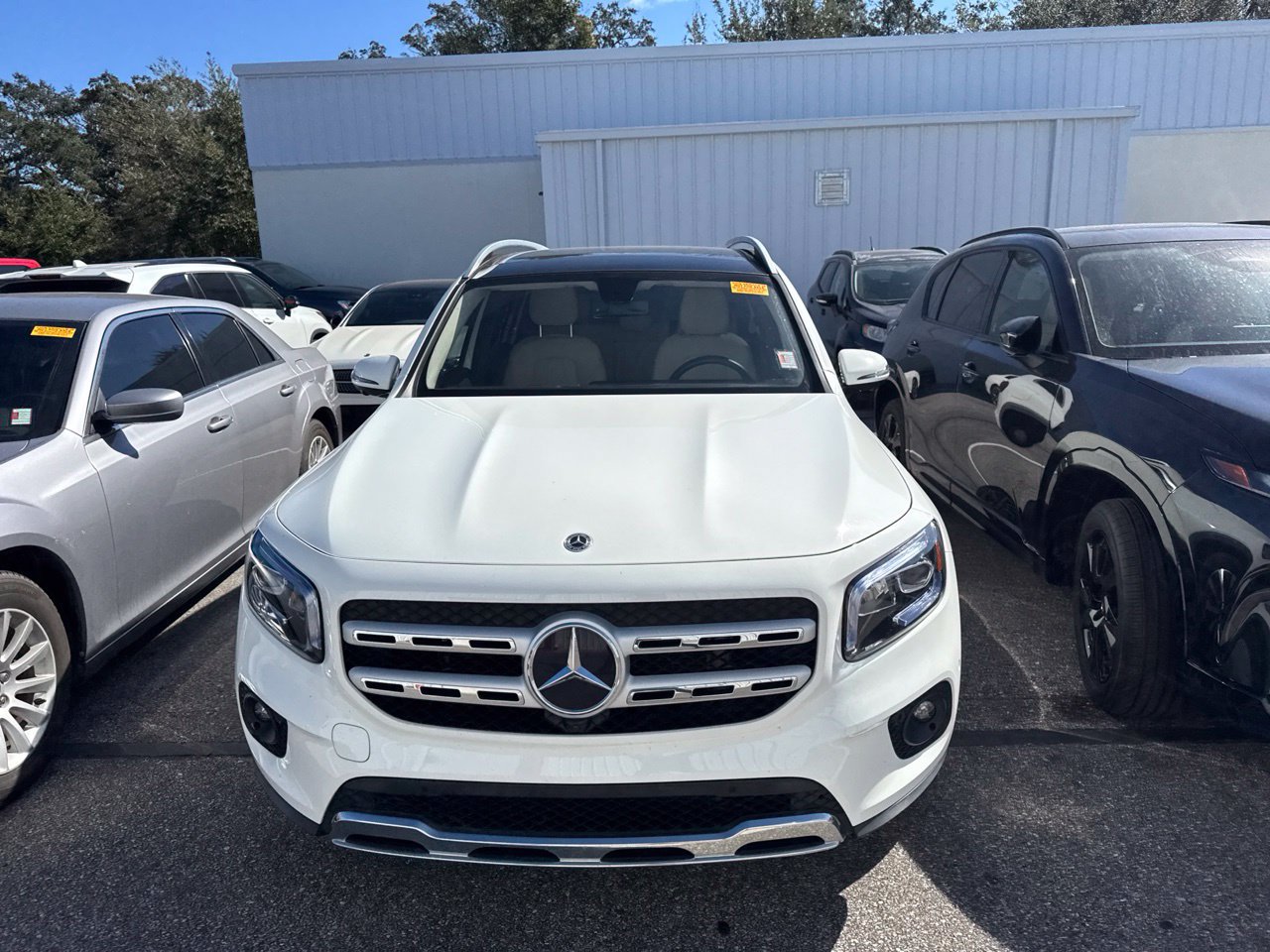 Used 2023 Mercedes-Benz GLB 250 image 2