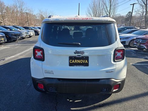 Used 2017 Jeep Renegade Latitude w/ Cold Weather Group image 3