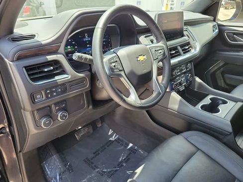 Certified 2023 Chevrolet Suburban LT w/ Luxury Package RWD image 11