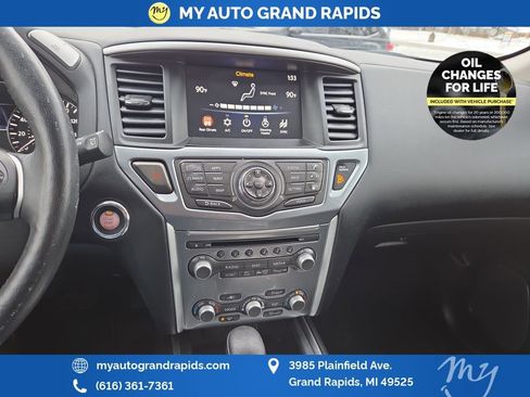 Used 2020 Nissan Pathfinder SL image 20