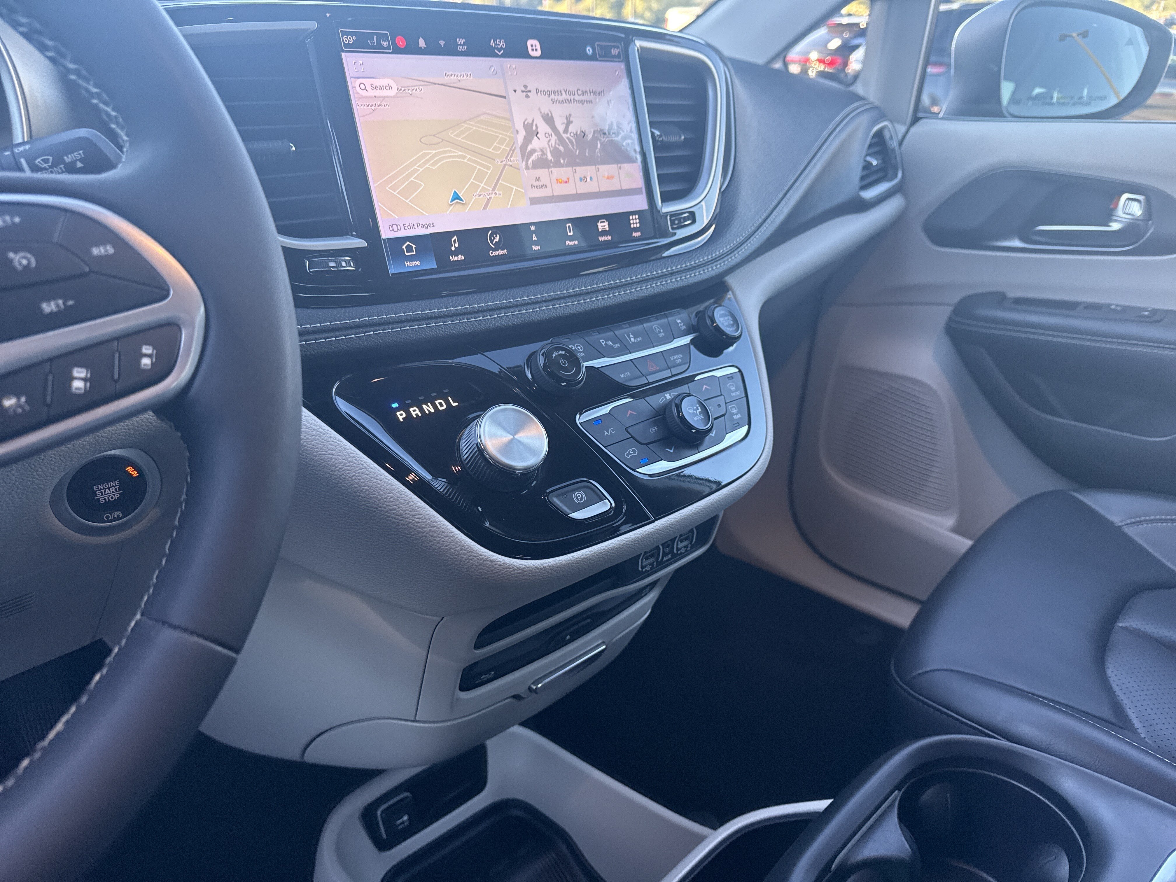 Used 2023 Chrysler Pacifica Touring-L w/ Uconnect Theater Family Group AWD/4WD image 28