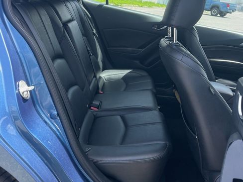 Used 2018 MAZDA MAZDA3 Touring FWD image 11
