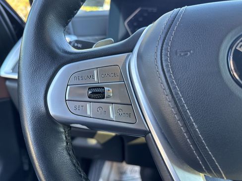 Used 2023 BMW X7 xDrive40i w/ Premium Package image 16