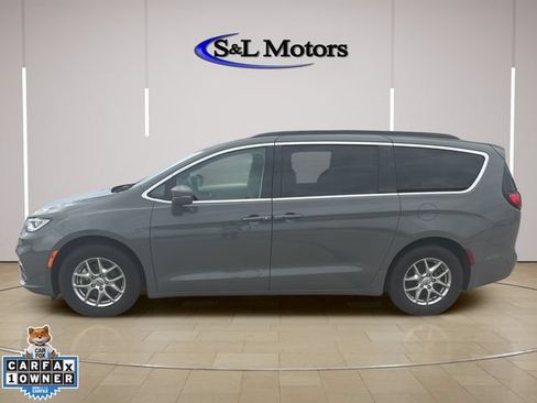 Certified 2021 Chrysler Pacifica Touring w/ Cold Weather Group FWD image 5