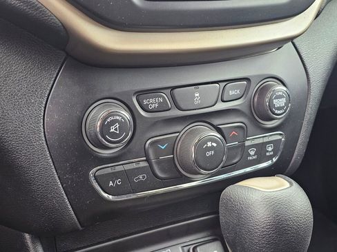 Used 2014 Jeep Cherokee Latitude image 34