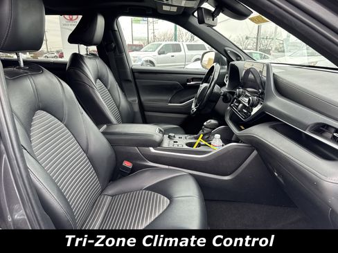 Used 2024 Toyota Highlander XSE image 4