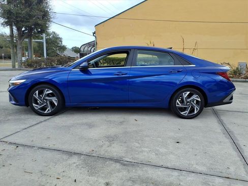 Used 2025 Hyundai Elantra SEL image 17