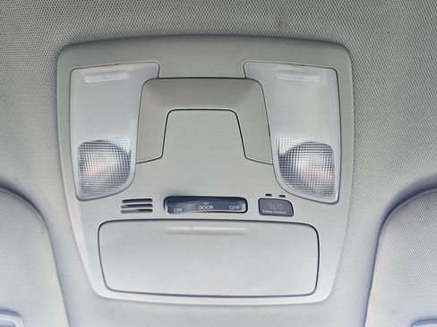 Used 2019 Toyota Sienna L w/ Carpet Mat Package FWD image 20