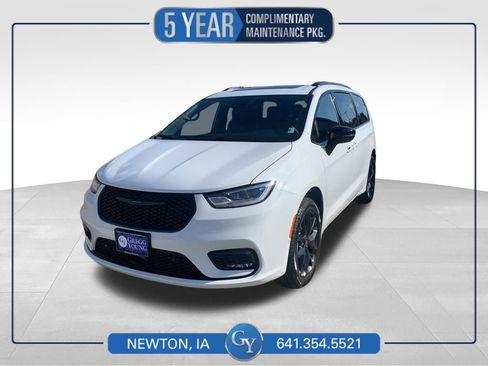 New 2026 Chrysler Pacifica Limited w/ S Appearance Package image 1