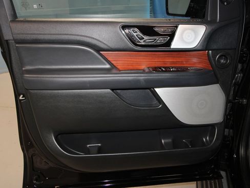 Used 2024 Lincoln Navigator Reserve AWD/4WD image 5