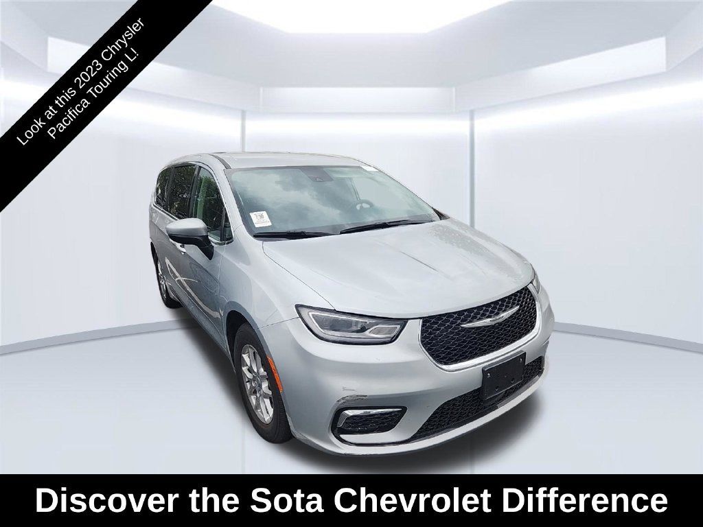 Used 2023 Chrysler Pacifica Touring-L FWD 360° Tour