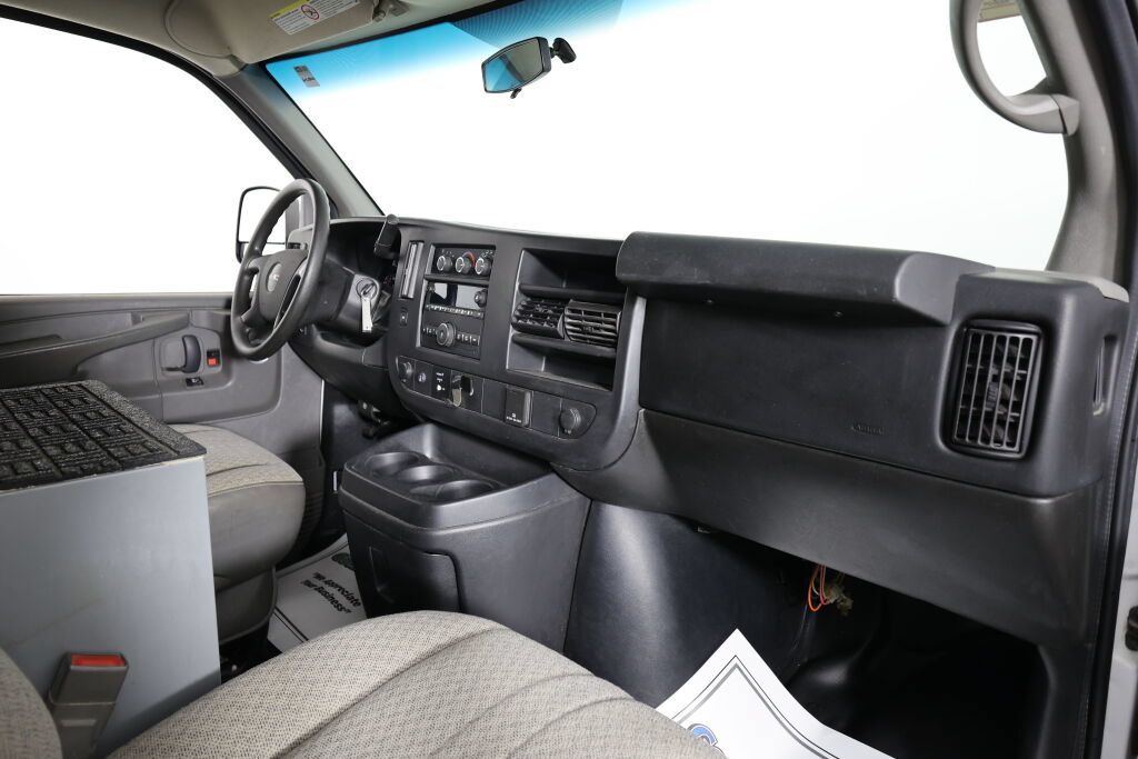 Used 2015 GMC Savana 2500 RWD image 16