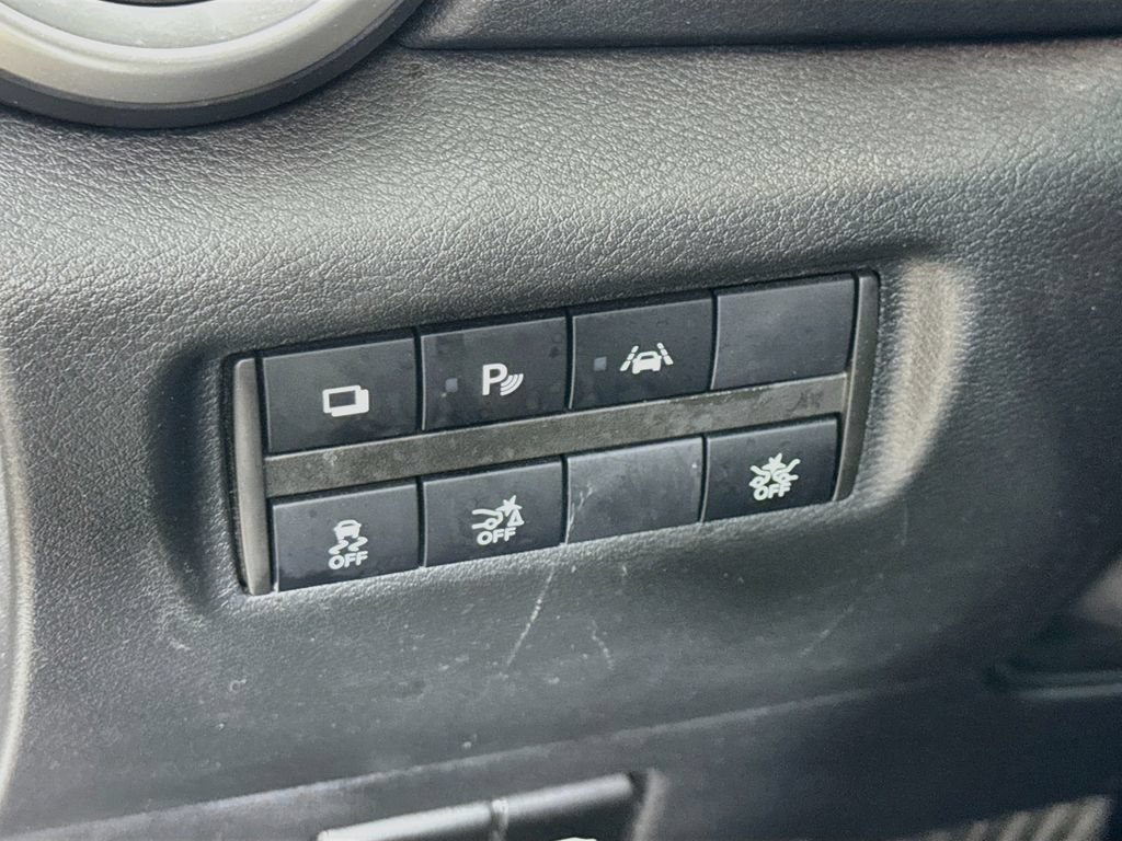 Used 2020 Nissan Versa S FWD image 11