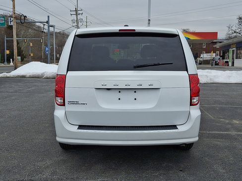 Used 2019 Dodge Grand Caravan SE image 5