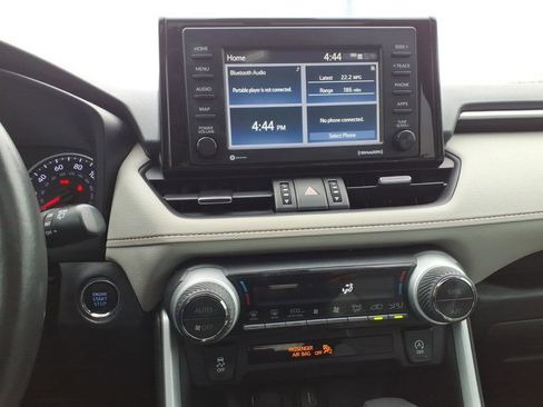 Used 2021 Toyota RAV4 XLE Premium image 15