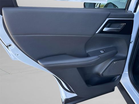 New 2026 Mitsubishi Outlander AWD image 27