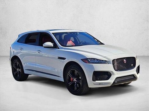 Used 2017 Jaguar F-PACE S image 3