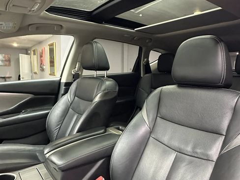 Used 2016 Nissan Murano Platinum w/ Platinum Technology Package FWD image 12