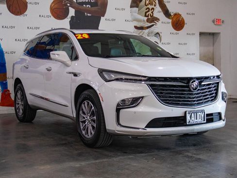 Used 2024 Buick Enclave Premium image 19