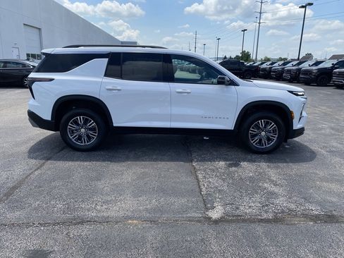 New 2025 Chevrolet Traverse LT image 8