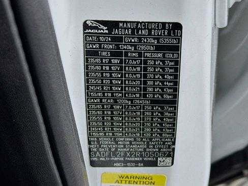 Used 2024 Jaguar E-PACE R-Dynamic SE image 31