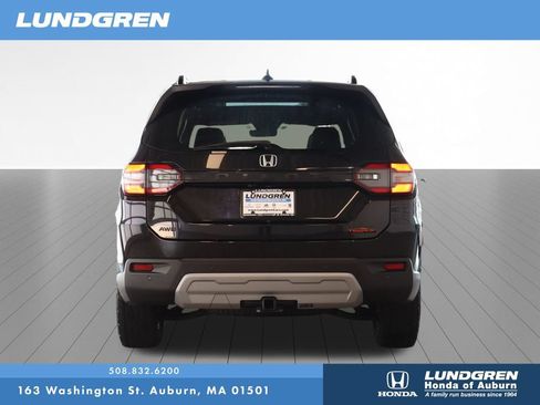 Used 2025 Honda Pilot TrailSport image 37