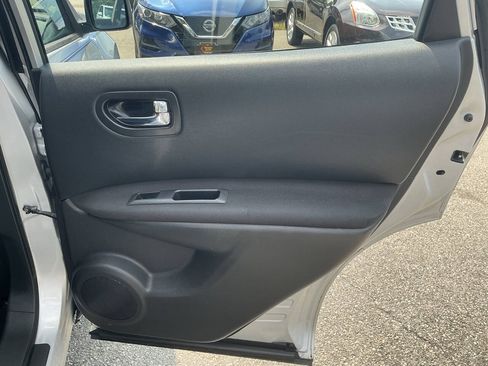 Used 2015 Nissan Rogue S AWD/4WD image 23