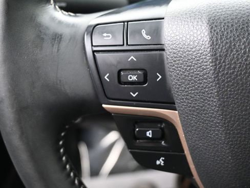 Used 2024 Toyota Crown Limited image 18