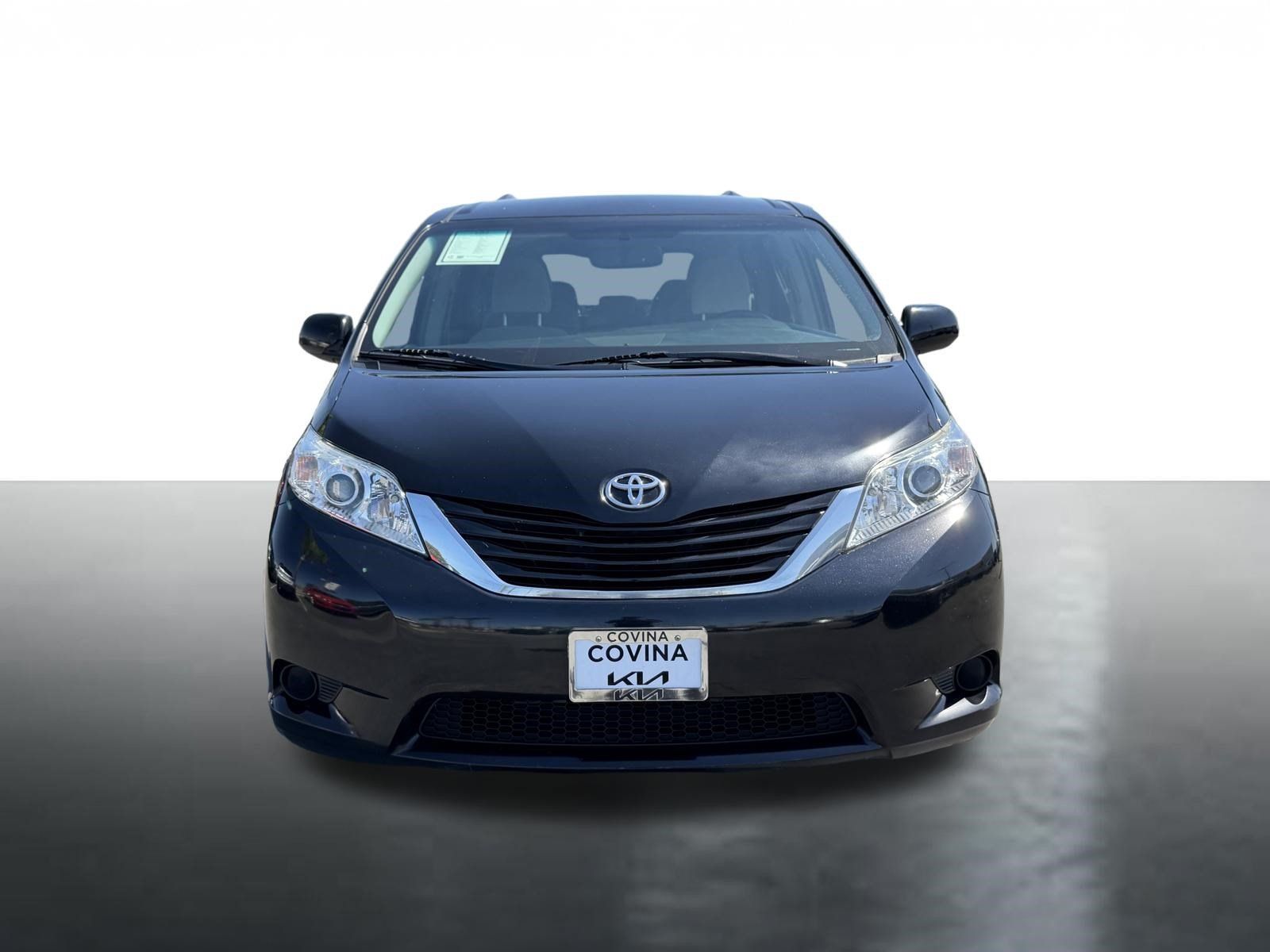 Used 2017 Toyota Sienna LE FWD image 3