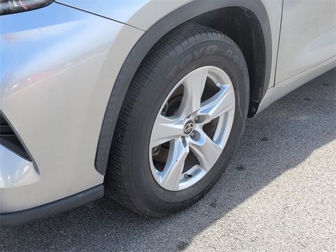 Used 2021 Toyota Highlander LE image 31