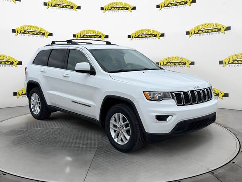 Used 2017 Jeep Grand Cherokee Laredo w/ Quick Order Package 2BE image 8