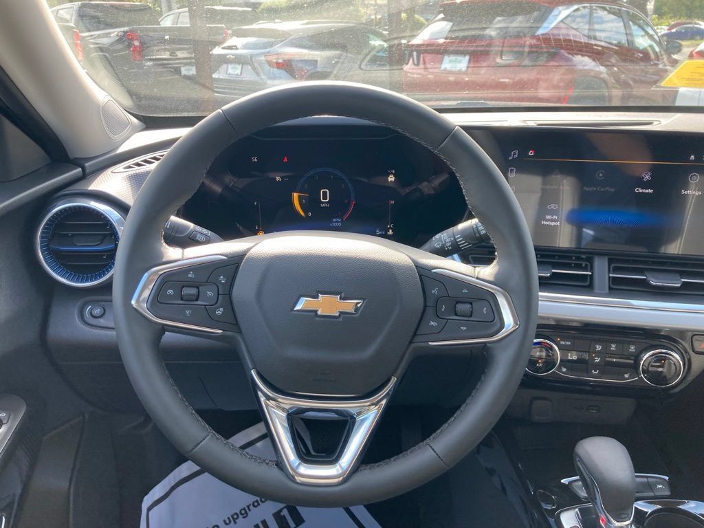 New 2026 Chevrolet Trax LT w/ LT Convenience Package FWD image 6