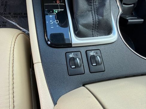 Used 2017 Toyota Highlander XLE w/ Carpet Mat Package AWD/4WD image 23