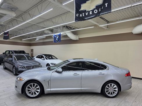 Used 2014 Jaguar XF RWD image 9