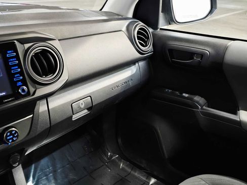 Used 2022 Toyota Tacoma SR image 30