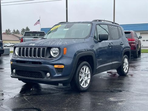 Used 2023 Jeep Renegade Latitude w/ Premium Group image 3