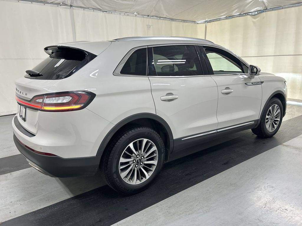 Used 2022 Lincoln Nautilus Reserve AWD/4WD image 2